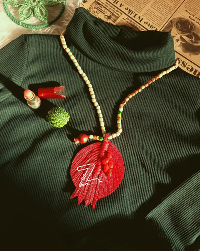 گردنبند انار مکرومه و رزین